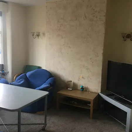 Single - Town & Nearby, 24h Bus, Airport-linked Δωμάτια σε οικογενειακή κατοικία