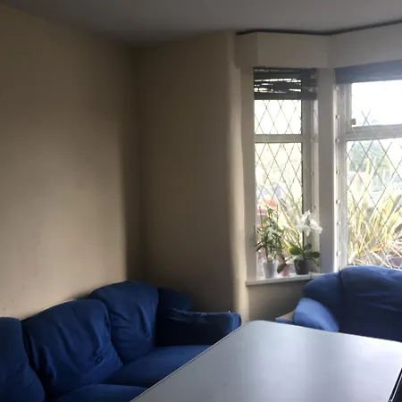 Single Room - Town & University Nearby, 24H Bus, Airport-Linked Privatunterkunft