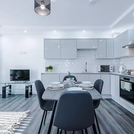 Heart Of Didsbury, Private Gated Car Park By Hass Haus Manchester