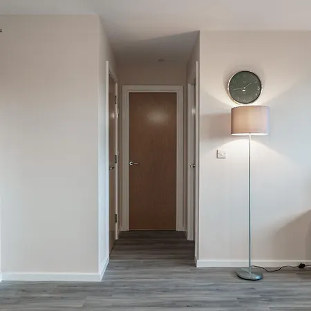 Modern Apartment, Free Parking For Two, Smart Tvs, Location Apartament