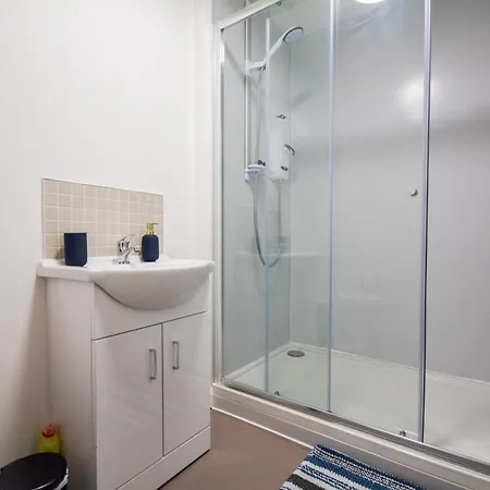 Apartment Stylish One-bedroom With Free Parking Sleeps 4 Manchester