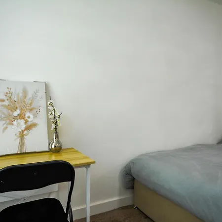 アパート Stylish One-bedroom With Free Parking Sleeps 4 *