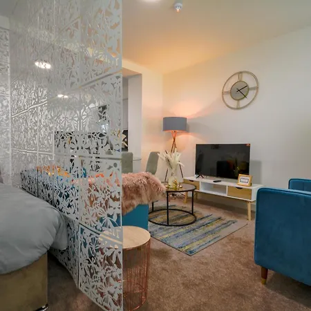 Apartment Stylish One-bedroom With Free Parking Sleeps 4 Manchester
