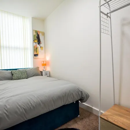 Stylish One-bedroom With Free Parking Sleeps 4 Manchester