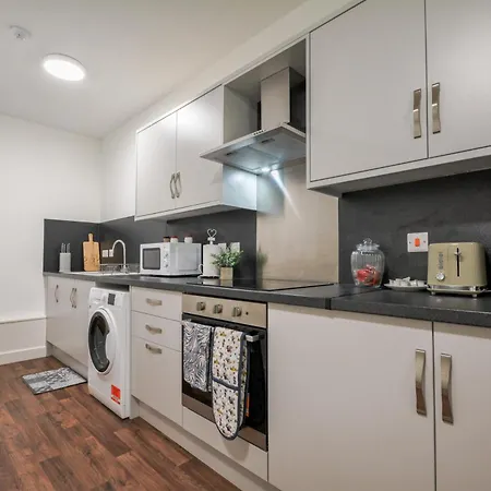 Stylish One-bedroom With Free Parking Sleeps 4