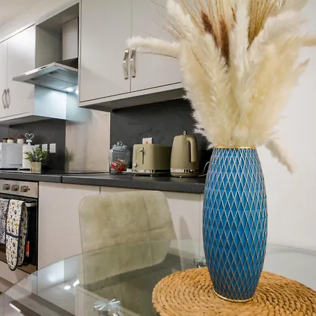 Hotel Stylish One-bedroom With Free Parking Sleeps 4 Manchester