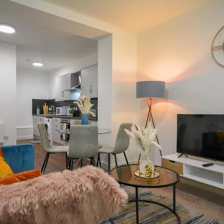 Apartment Stylish One-bedroom With Free Parking Sleeps 4 *