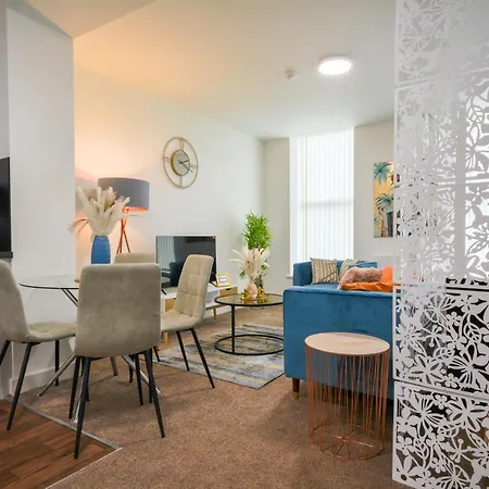 Stylish One-bedroom With Free Parking Sleeps 4