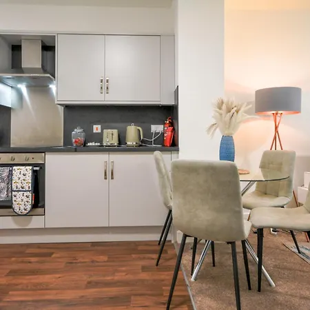 Apartment Stylish One-bedroom With Free Parking Sleeps 4 Manchester