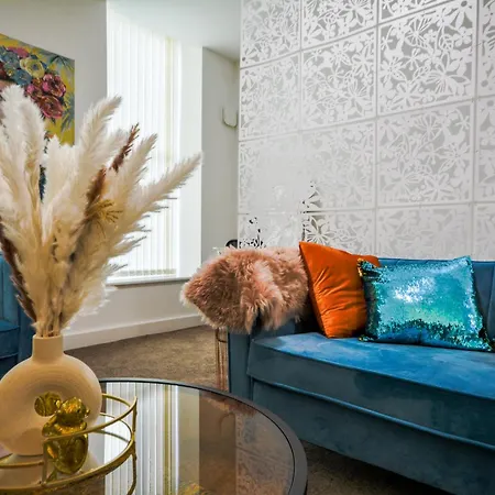 Apartment Stylish One-bedroom With Free Parking Sleeps 4 Manchester