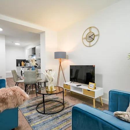 Stylish One-bedroom With Free Parking Sleeps 4 Manchester