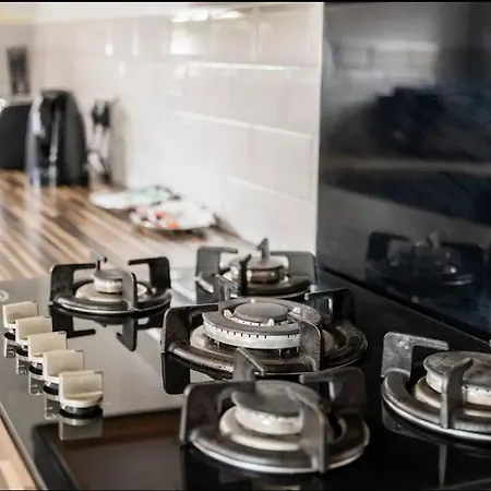 3 Bedroom House With Modern Interior, Close To The Etihad Stadium