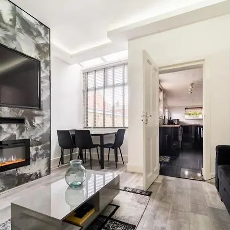 3 Bedroom House With Modern Interior, Close To The Etihad Stadium 맨체스터