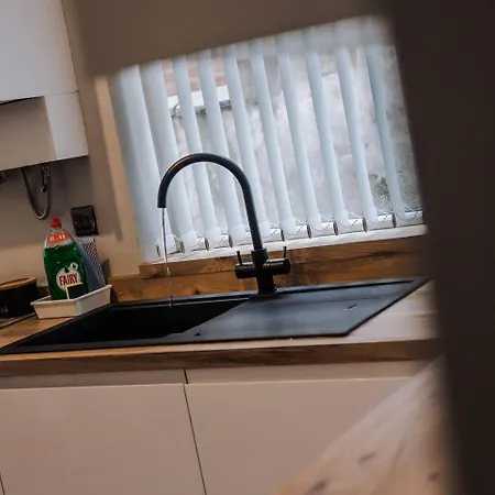 Pass The Keys Urban Oasis - Spacious 4 Bedroom House Close To Manchester