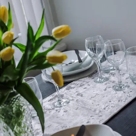 Pass The Keys Urban Oasis - Spacious 4 Bedroom House Close To