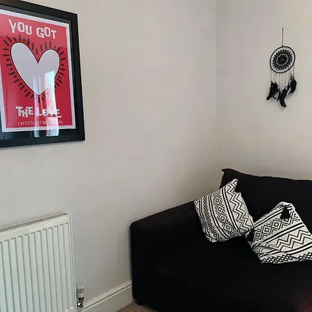 Beautifully Styled 2br With Garden Mánchester