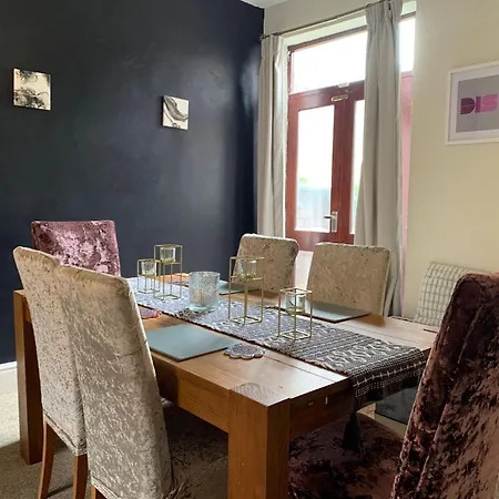 شقة Beautifully Styled 2br With Garden مانشستر