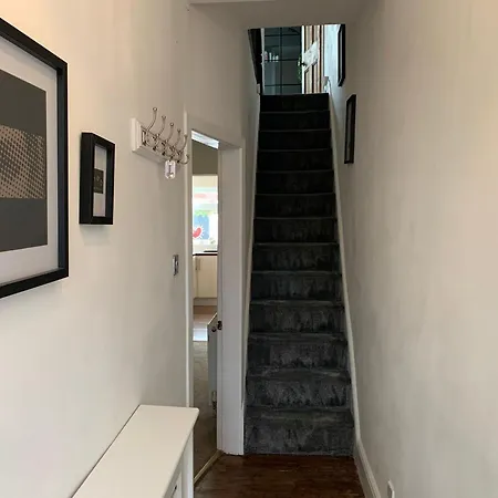 Apartment Beautifully Styled 2br With Garden