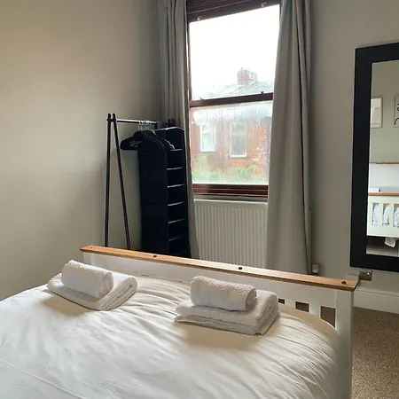 Beautifully Styled 2br With Garden Mánchester