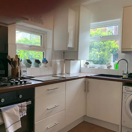 Beautifully Styled 2br With Garden Mánchester