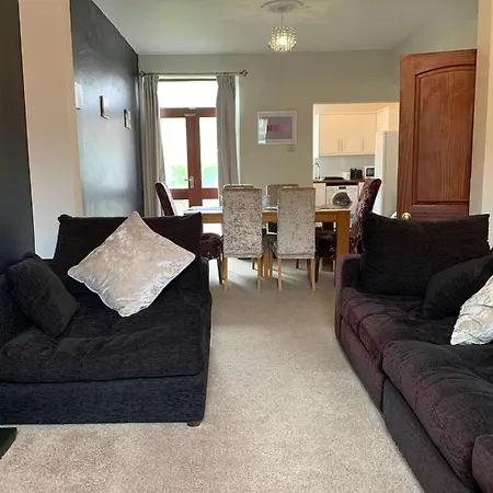 Beautifully Styled 2br With Garden Mánchester