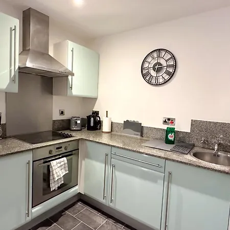 Free Gated Parking - Easy Access - Business Stays Manchester