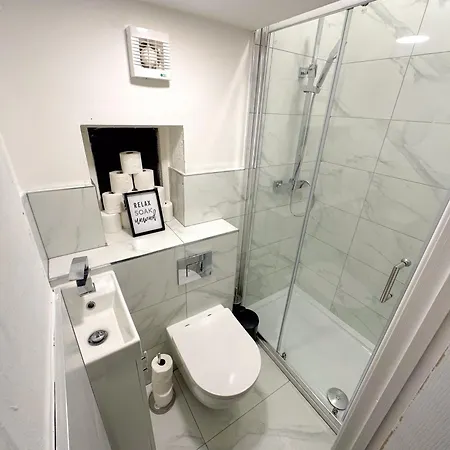 Ferienhaus Contractor - Close To Hospital - Relocating Families Manchester