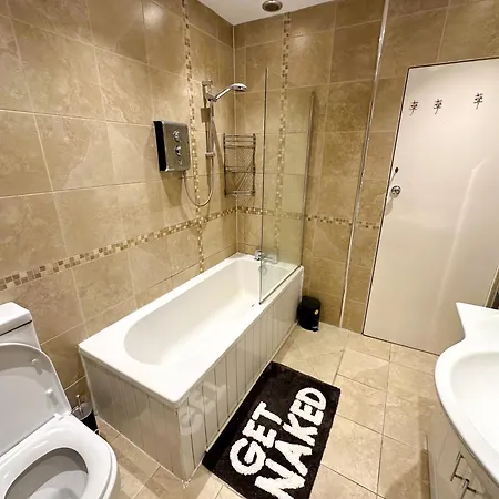 Contractor - Close To Hospital - Relocating Families Mánchester