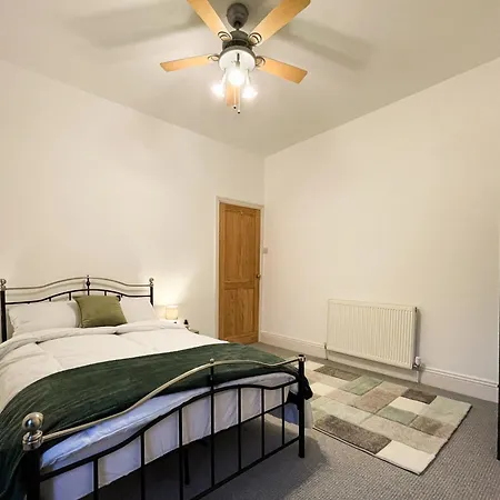 Holiday home Large House - Etihad Stadium - Contractors Manchester