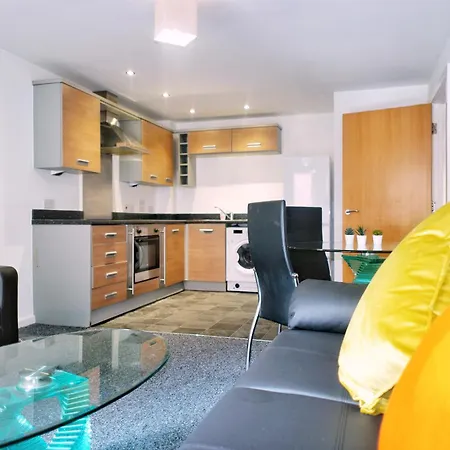 Apartment 2 Bed Ensuite With Balcony And Free Onsite Secure Parking Manchester