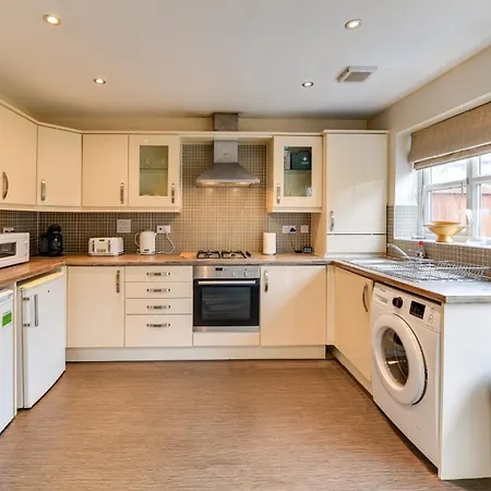 Holiday home Charming 2-bed House In Middleton Manchester