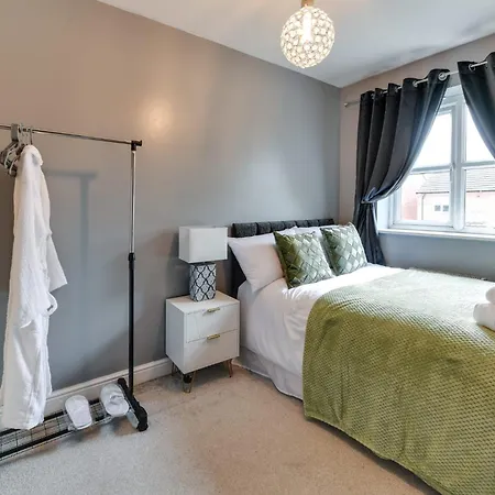 Charming 2-bed House In Middleton Manchester