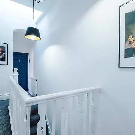 Barton House - Sleeping 10 *