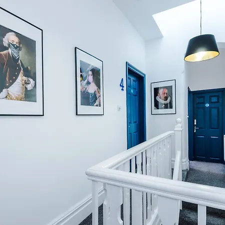 Barton House - Sleeping 10 *