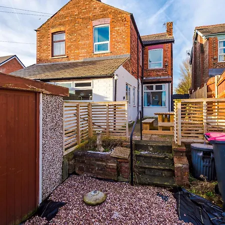 Ferienhaus Barton House - Sleeping 10 Manchester