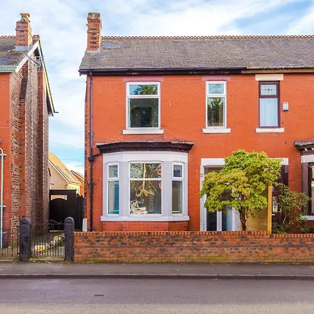 Ferienhaus Barton House - Sleeping 10 Manchester