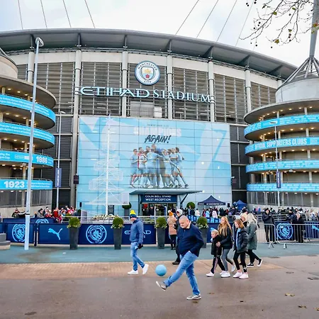 Royal At Coop Live Etihad, Sports Bed & Breakfast Manchester