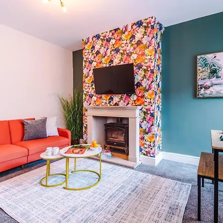 Holiday home Charming 3-bedroom House-salford