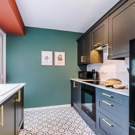 Charming 3-bedroom House-salford Ferienhaus