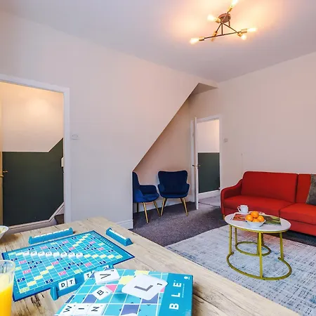 Charming 3-bedroom House-salford Manchester