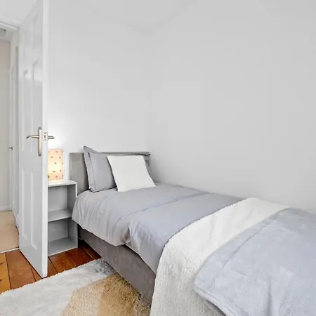 Fantastic, Modern 3 Bedroom House 펜션 맨체스터