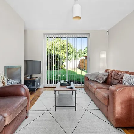 Fantastic, Modern 3 Bedroom House Holiday home Manchester
