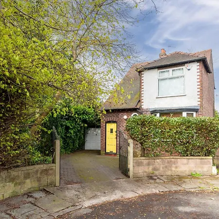 Fantastic, Modern 3 Bedroom House Holiday home Manchester