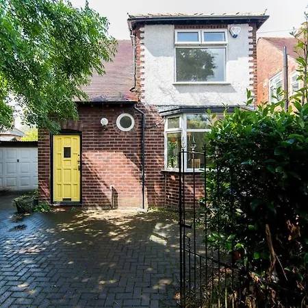 Fantastic, Modern 3 Bedroom House *