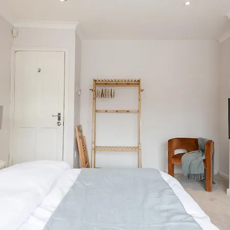 Spacious 4 Bedroom - Sleeps 8 Casa de Férias