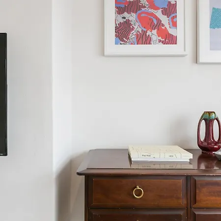 Spacious 4 Bedroom - Sleeps 8 Manchester