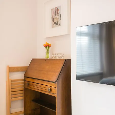 Дом отдыха Spacious 4 Bedroom - Sleeps 8 Манчестер