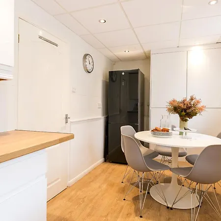 Spacious 4 Bedroom - Sleeps 8