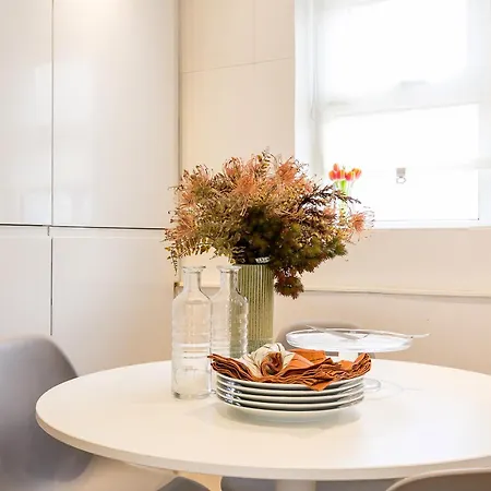 Spacious 4 Bedroom - Sleeps 8 *