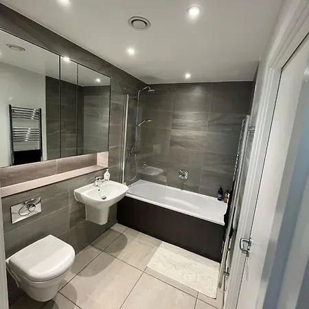 Gorgeous Luxury 2 Bed En-suite - Entire Apartament Manchester